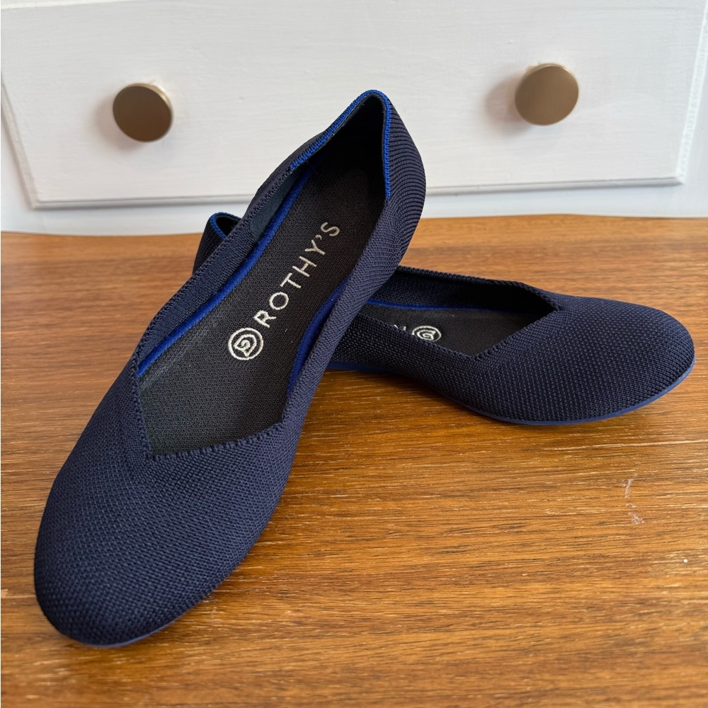 *Genuine* Rothy’s round toe flats in Navy 7.5